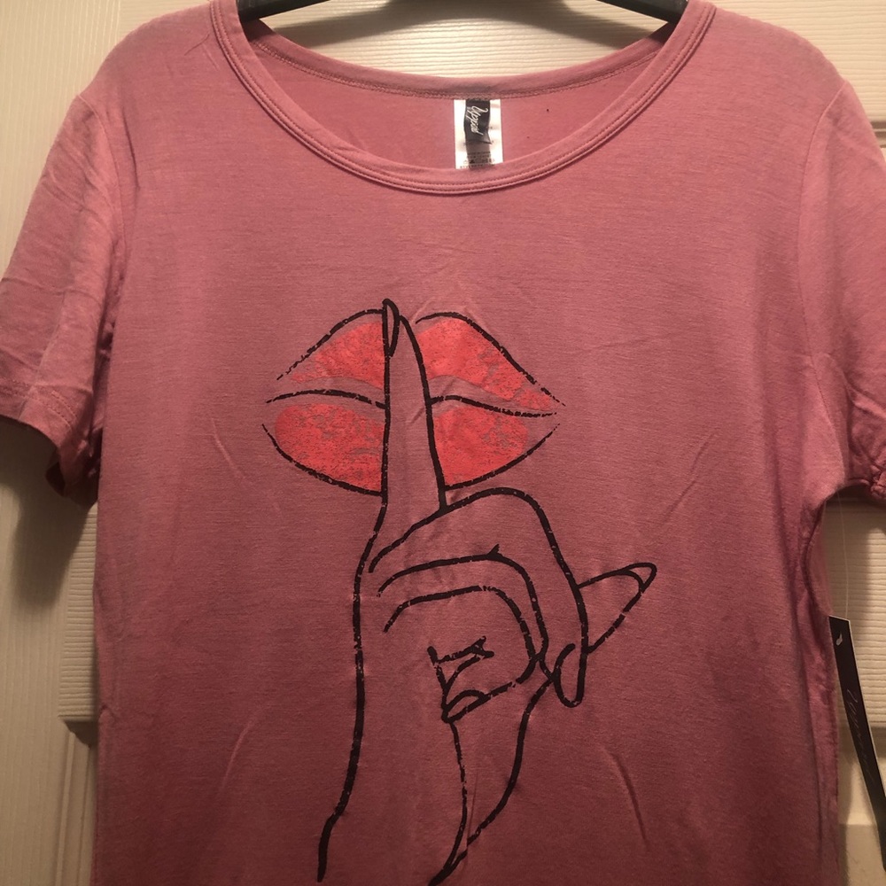 Darling new T-shirt. Fun design.